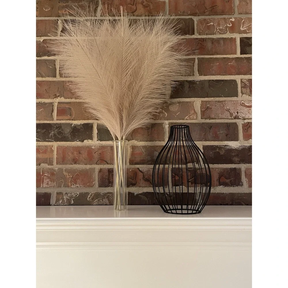 STATEMENT OUTLINE VASE - BLACK METAL CLEAR GLASS‎ FLOATING ILLUSION PAMPAS GRASS